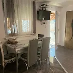 Lejlighed Izabella Apartamok Foeldszint Es Emelet *