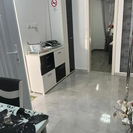 Izabella Foeldszint Es Emelet Apartment