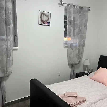 Izabella Foeldszint Es Emelet Apartament