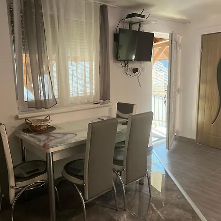 Apartment Izabella Foeldszint Es Emelet *