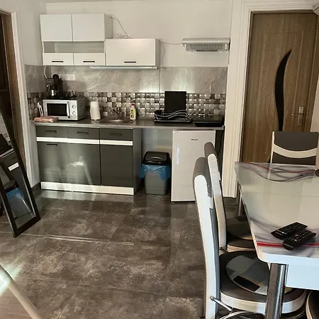 Izabella Apartamok Foeldszint Es Emelet